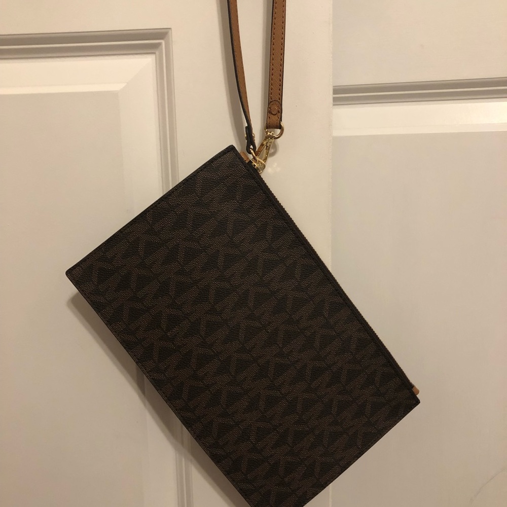 Michael Kors Wristlet